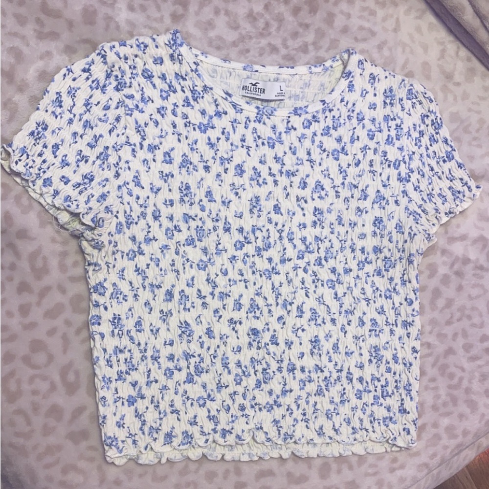 floral print cropped shirt in great condition. size large